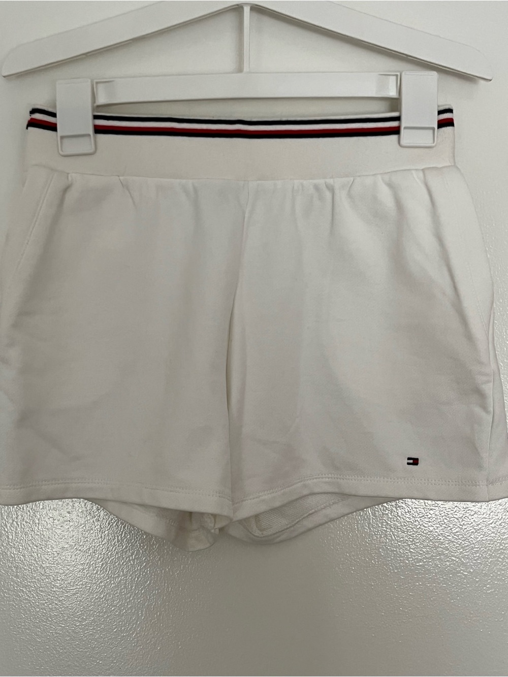 Tommy Hilfiger Women’s pull-on Swithshort  White Size S/P NWOT  NEW